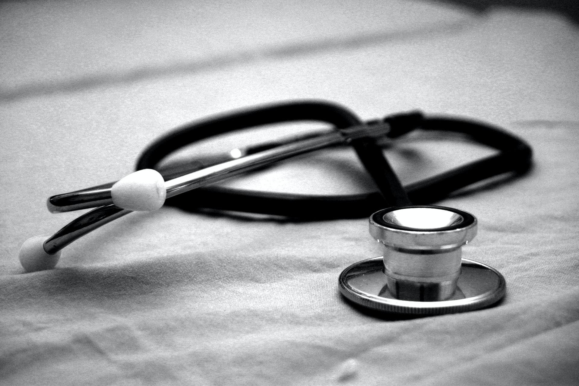 What’s the Difference Between Medical Malpractice and Wrongful Death?